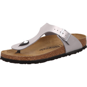 Birkenstock Giseh Zehenschuh Farbe silber mit silberfarbener Schnalle und braunem Fußbett