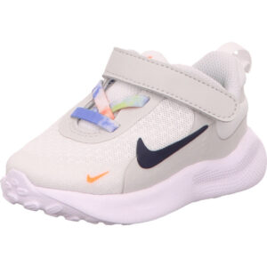 Nike Revolution 7