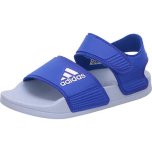 Adidas Kinder Adilette sandal K mit einem Klett und einem Fersenschluß und vorne eine Schnalle Farbe blau und Fußbett grau