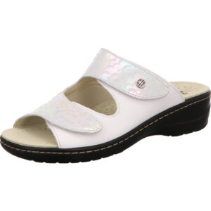 Hickersberger Kräuterschuhe weiß mit Klett und zartem pastell Blumenmuster mit hellem Fußbett und schwarzer Sohle