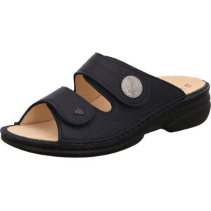 Finn Comfort Damen Pantolette dunkelblau mit Klett und hellem Fußbett mit schwarzer Sohle