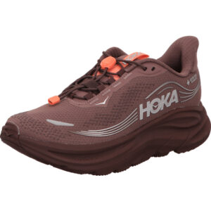 hoka damen laufschuhe clifton 11 gtx bordeaux mit hellen Spplikationen und hoka logo in silber seitlich speedschnürer mit roten schubbis und sohle bro